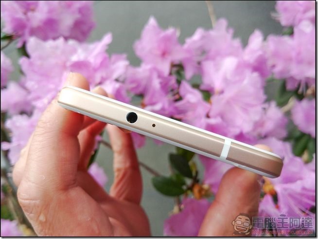 Sharp-Z3-開箱與外觀-08 Sharp-Z3-開箱與外觀-08
