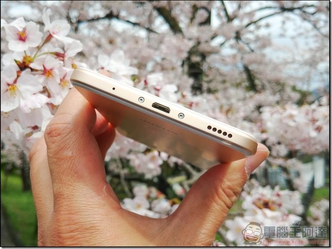 Sharp-Z3-開箱與外觀-09 Sharp-Z3-開箱與外觀-09