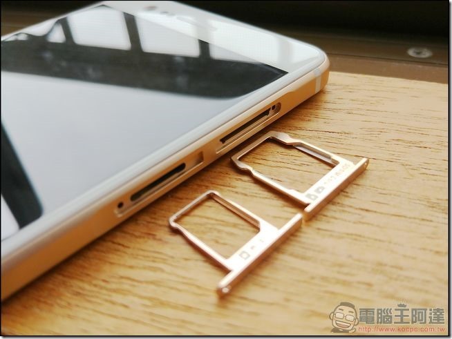 Sharp-Z3-開箱與外觀-12 Sharp-Z3-開箱與外觀-12
