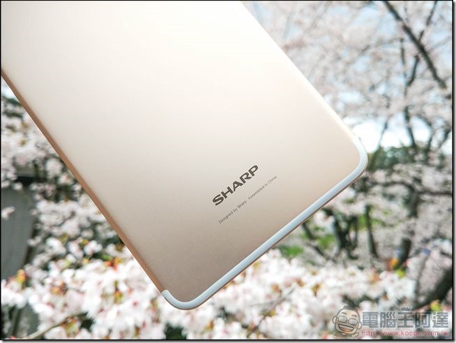 Sharp-Z3-開箱與外觀-16 Sharp-Z3-開箱與外觀-16