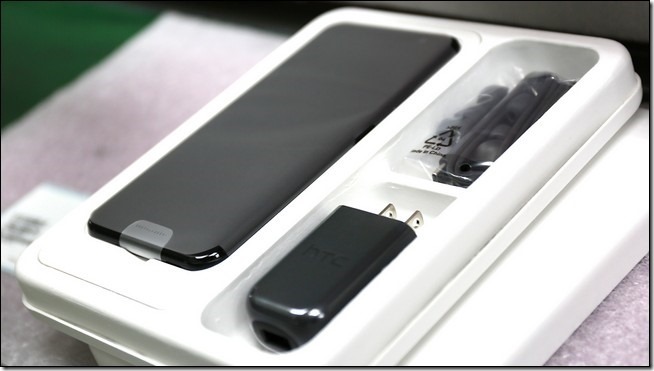 8_Fully decked HTC U11 box with accessories 8_Fully decked HTC U11 box with accessories