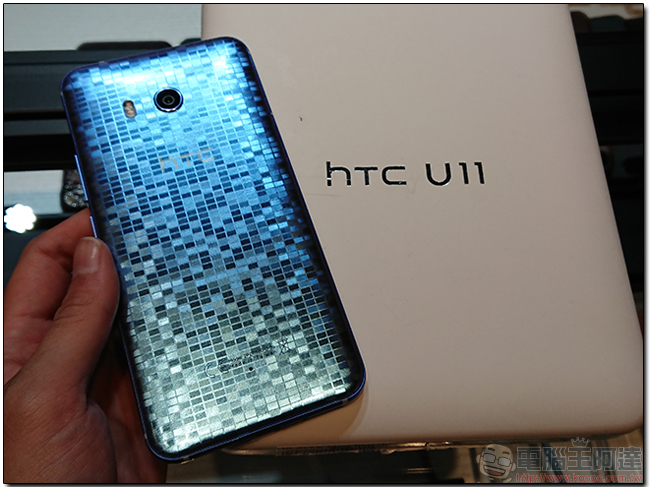 Edge Swipe - for HTC U11 讓 Edge Sense 更厲害,擠一下快速開啟自定常用應用程式列表 - 電腦王阿達 Edge Swipe - for HTC U11 讓 Edge Sense 更厲害,擠一下快速開啟自定常用應用程式列表 - 電腦王阿達