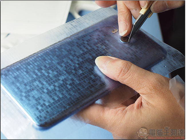膜斯密碼 HTC U11 imos 近滿版全貼合康寧玻璃保貼 ,神功護體手殘王也安心 - 電腦王阿達 膜斯密碼 HTC U11 imos 近滿版全貼合康寧玻璃保貼 ,神功護體手殘王也安心 - 電腦王阿達