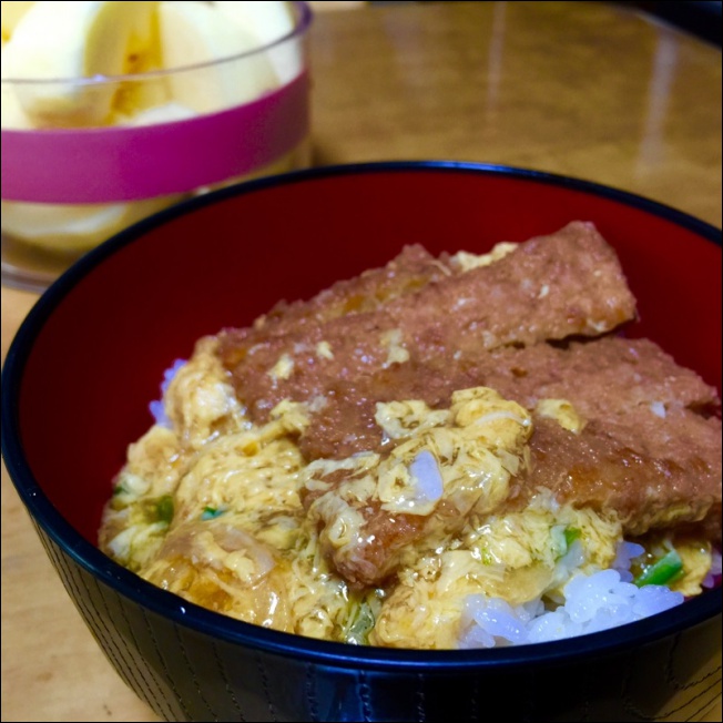 想吃點什麼止餓難道只能選泡麵?日本天野食品推出沖熱水就能吃的「 滑蛋雞排 」 - 電腦王阿達 想吃點什麼止餓難道只能選泡麵?日本天野食品推出沖熱水就能吃的「 滑蛋雞排 」 - 電腦王阿達
