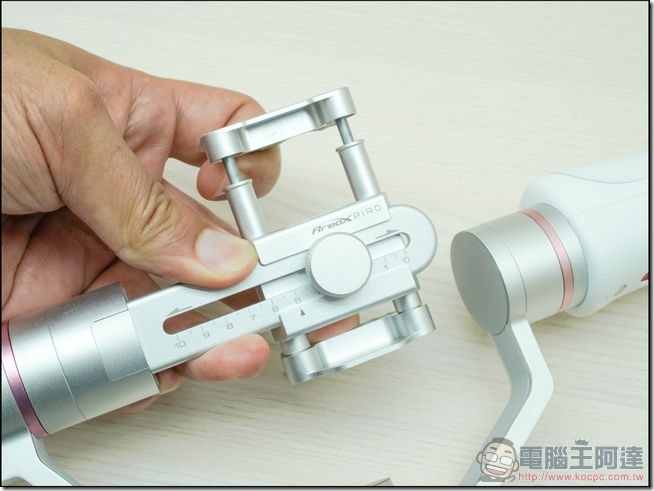 PIRO 三軸臉部追蹤穩定器 -15 PIRO 三軸臉部追蹤穩定器 -15