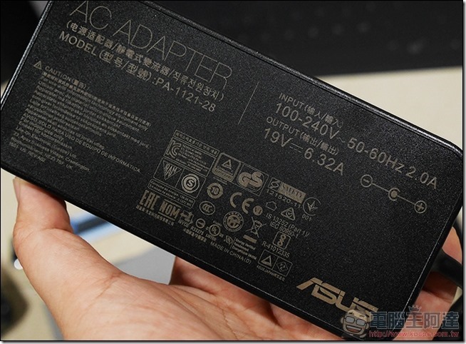 ASUS ZenBook Pro UX550 開箱 -06