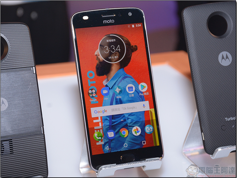 Moto Z2 Play 與新手機模組在台正式推出,並可相容前代模組化背蓋,售價 14990 元 - 電腦王阿達 Moto Z2 Play 與新手機模組在台正式推出,並可相容前代模組化背蓋,售價 14990 元 - 電腦王阿達