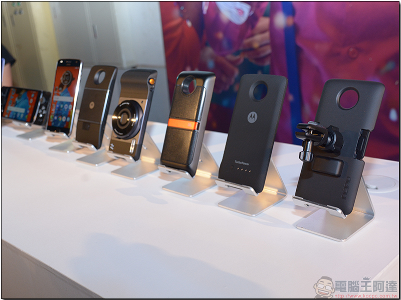 Moto Z2 Play 與新手機模組在台正式推出，並可相容前代模組化背蓋，售價 14990 元 - 電腦王阿達