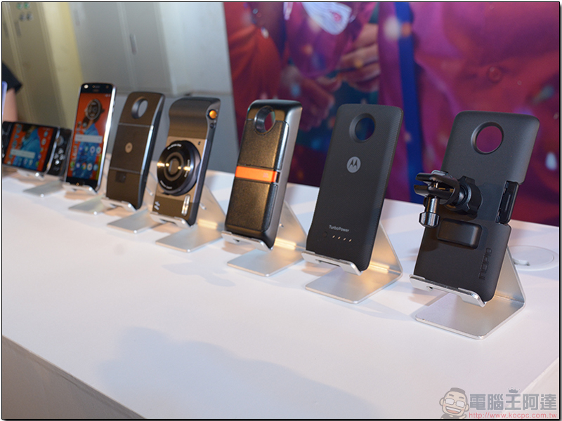 Moto Z2 Play 與新手機模組在台正式推出,並可相容前代模組化背蓋,售價 14990 元 - 電腦王阿達 Moto Z2 Play 與新手機模組在台正式推出,並可相容前代模組化背蓋,售價 14990 元 - 電腦王阿達