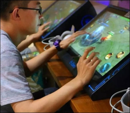 手遊「 王者榮耀 」太紅，中國網咖甚至為手遊玩家開闢專區 - 電腦王阿達