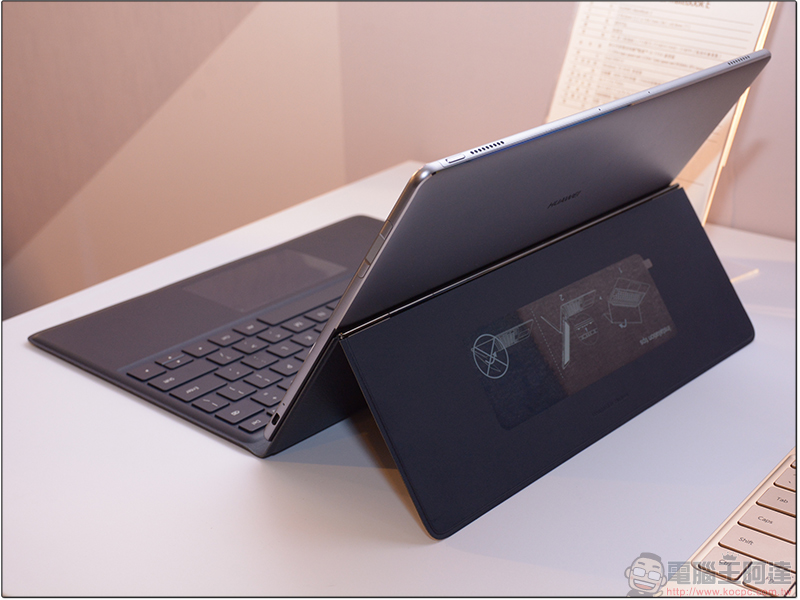 華為 Huawei 新品發表展出新款筆電 MateBook E、手機 Y7、智慧手錶 Huawei Watch 2、平板 MediaPad T3,P10 Plus 玫瑰金新色正式亮相 - 電腦王阿達 華為 Huawei 新品發表展出新款筆電 MateBook E、手機 Y7、智慧手錶 Huawei Watch 2、平板 MediaPad T3,P10 Plus 玫瑰金新色正式亮相 - 電腦王阿達