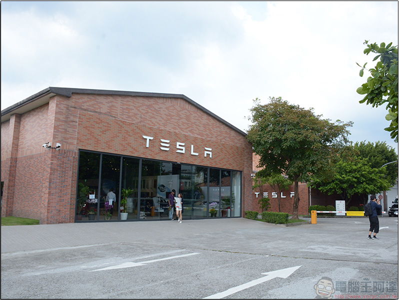 特斯拉 Tesla 台灣總部內湖園區開幕，兼具展示與體驗雙重功能的技術中心 - 電腦王阿達