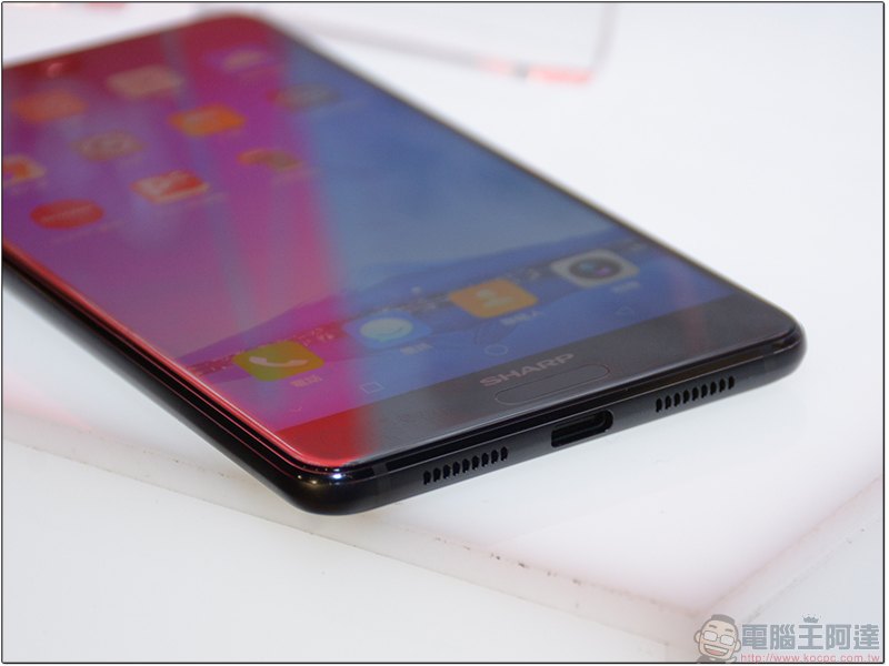 SHARP AQUOS S2 全螢幕手機登台,5.5 吋螢幕與 4.9 吋手感的完美結合 - 電腦王阿達 SHARP AQUOS S2 全螢幕手機登台,5.5 吋螢幕與 4.9 吋手感的完美結合 - 電腦王阿達