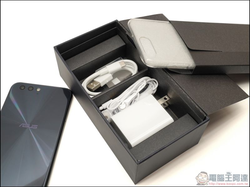 ASUS ZenFone 4 開箱 、評測、評價 雙鏡頭四軸光學防手震、120 度超廣角中階最強拍照旗艦 - 電腦王阿達