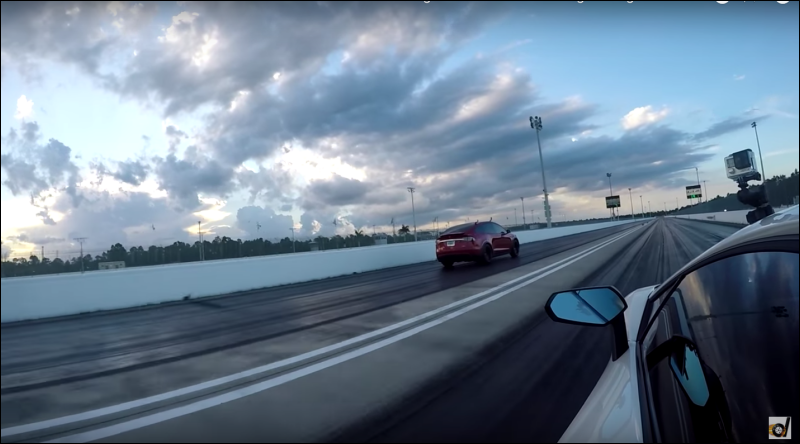 Tesla Model X 跟 Lamborghini Aventador PK 1/4 英里直線賽，竟以極小差距獲勝 - 電腦王阿達