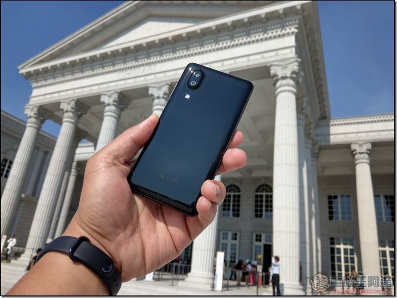 SHARP AQUOS S2 開箱 -02 SHARP AQUOS S2 開箱 -02