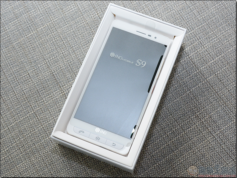 iNO S9 銀髮旗艦機開箱評測 - 從裡到外前所未有，史上最美智慧型長輩機 - 電腦王阿達