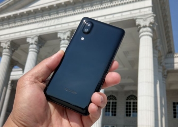 SHARP AQUOS S2 開箱 、評測、評價 全球首款搭載 FFD 異形全螢幕的日系美型機