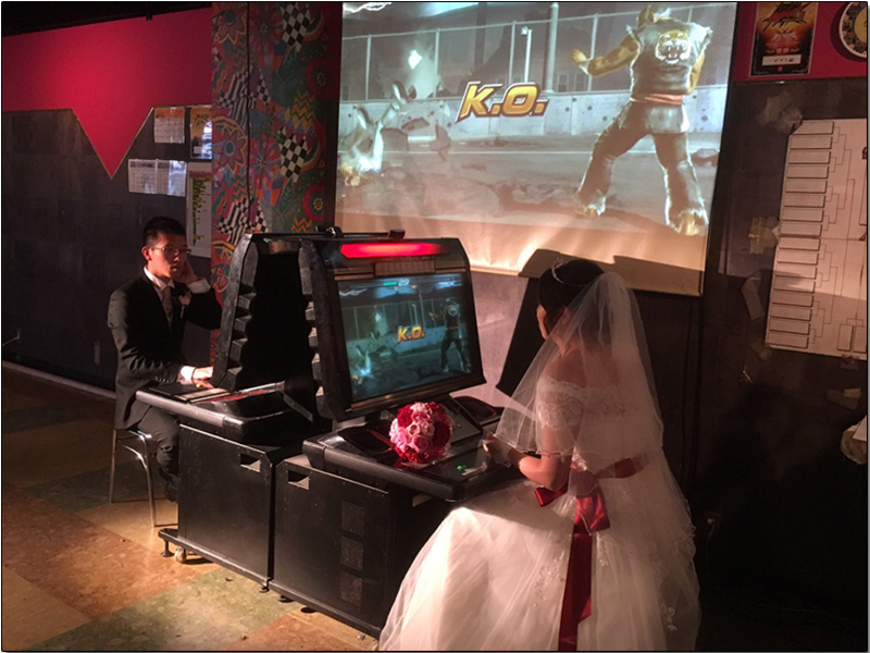 日本一對新人包下遊戲場辦《 鐵拳 6：血統叛亂 》婚禮，新郎新娘現場 PK 互毆 - 電腦王阿達