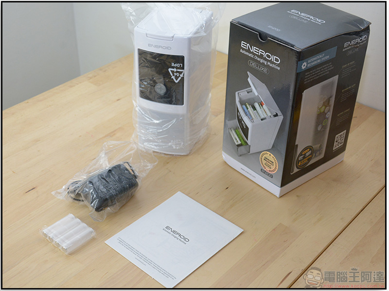 ENEROID Deluxe EN20B EN20D 自動充電塔開箱,電池丟進去就充飽 - 電腦王阿達 ENEROID Deluxe EN20B EN20D 自動充電塔開箱,電池丟進去就充飽 - 電腦王阿達