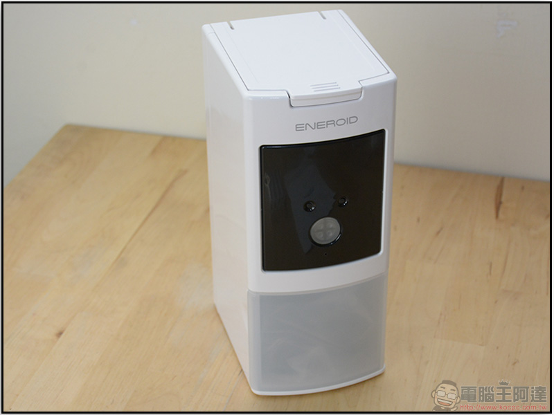 ENEROID Deluxe EN20B EN20D 自動充電塔開箱,電池丟進去就充飽 - 電腦王阿達 ENEROID Deluxe EN20B EN20D 自動充電塔開箱,電池丟進去就充飽 - 電腦王阿達