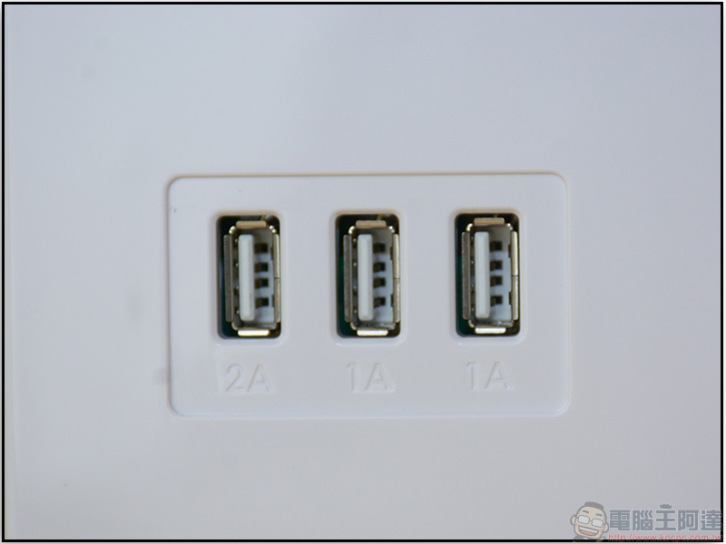 ENEROID Deluxe EN20B EN20D 自動充電塔開箱,電池丟進去就充飽 - 電腦王阿達 ENEROID Deluxe EN20B EN20D 自動充電塔開箱,電池丟進去就充飽 - 電腦王阿達