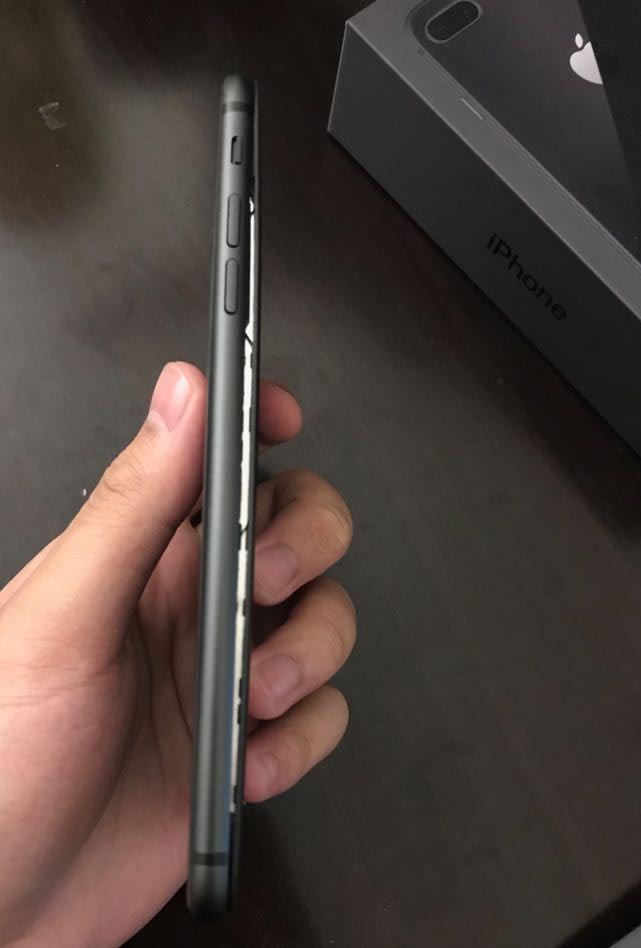 iPhone 8 Plus 電池膨脹 全球連環爆,就連剛開箱的新機也發胖 - 電腦王阿達 iPhone 8 Plus 電池膨脹 全球連環爆,就連剛開箱的新機也發胖 - 電腦王阿達