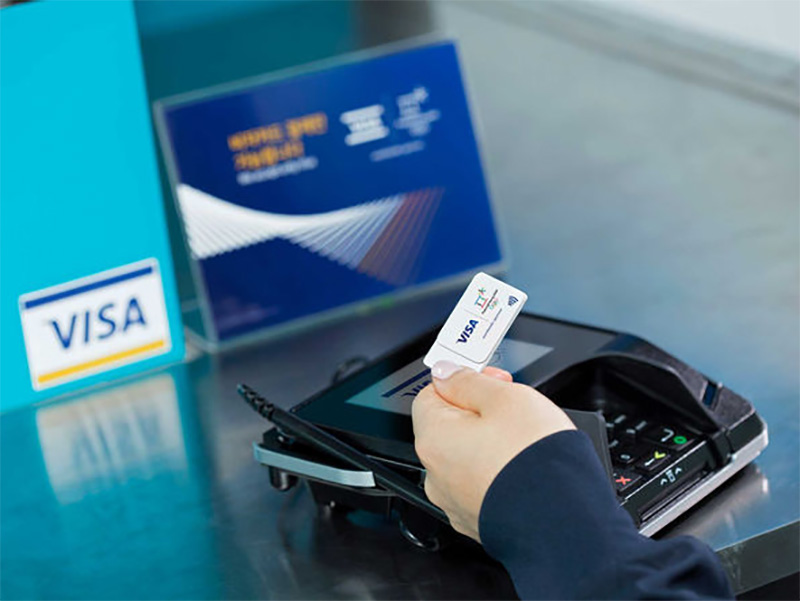 VISA NFC支付手套 將在 2018 平昌冬奧推出，另外還有支付徽章與貼紙 - 電腦王阿達