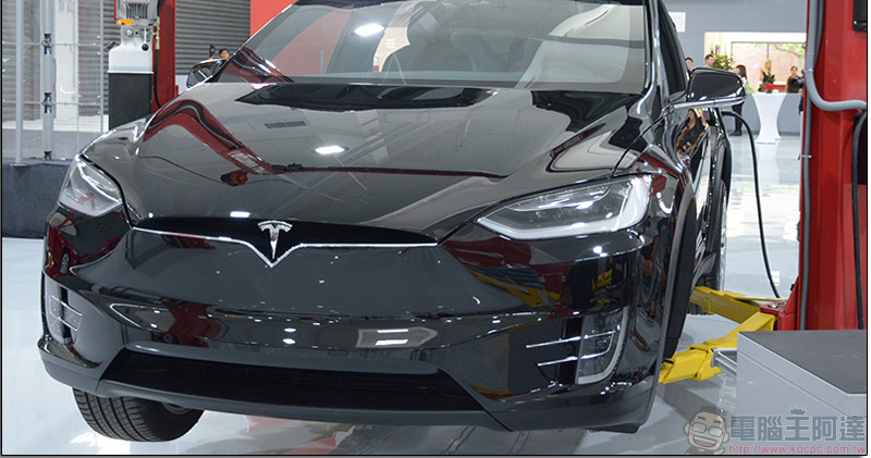 特斯拉 Tesla 桌上型充電器與行動電源 ， 滿足你的品牌癮 - 電腦王阿達