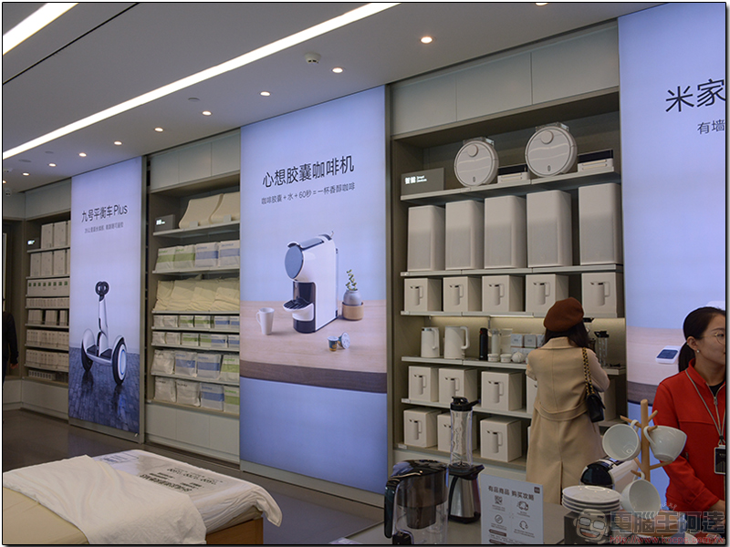小米之家深圳旗艦店 參訪，滿滿黑科技的現代極簡零售店 - 電腦王阿達