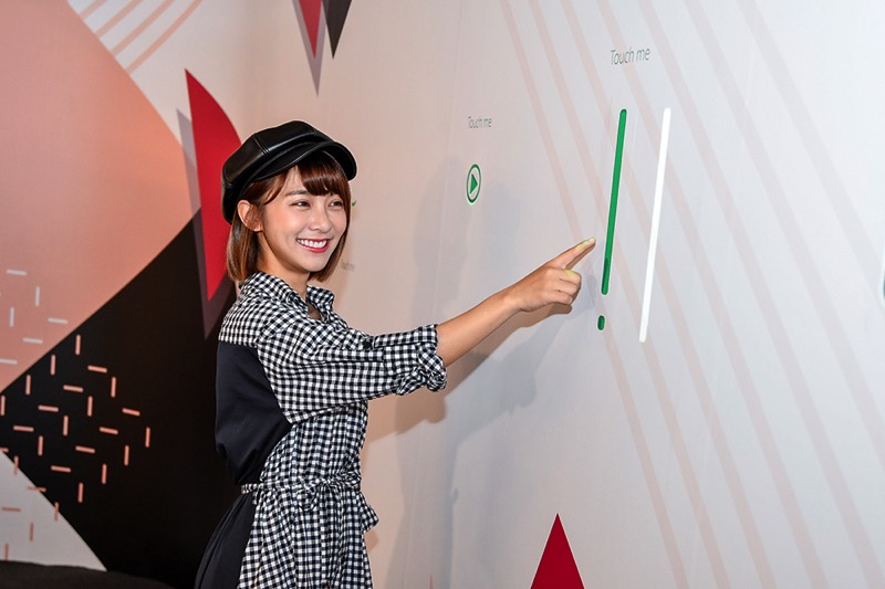 圖說:OPPO「互動實驗室」讓消費者透過科學的方式,一窺R11s的渲染魅力!.jpg 圖說 OPPO 互動實驗室 讓消費者透過科學的方式 一窺R11s的渲染魅力