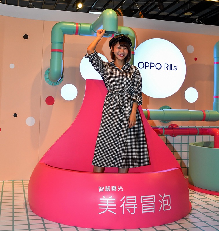 圖說:透過OPPO R11s在「網紅伸展台」讓你「美的冒泡」、「帥到分手」,成為社群的關注焦點!.jpg 圖說 透過OPPO R11s在 網紅伸展台 讓你 美的冒泡 帥到分手 成為社群的關注焦點