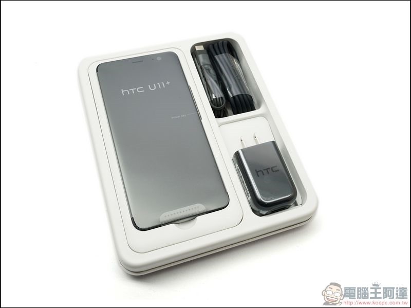 HTC U11+ 開箱 、評測、評價 功能全面升級加量不加價! - 電腦王阿達 HTC U11+ 透明黑 開箱 -04