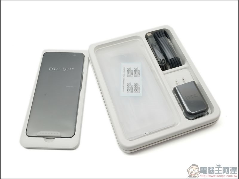 HTC U11+ 開箱 、評測、評價 功能全面升級加量不加價! - 電腦王阿達 HTC U11+ 透明黑 開箱 -05