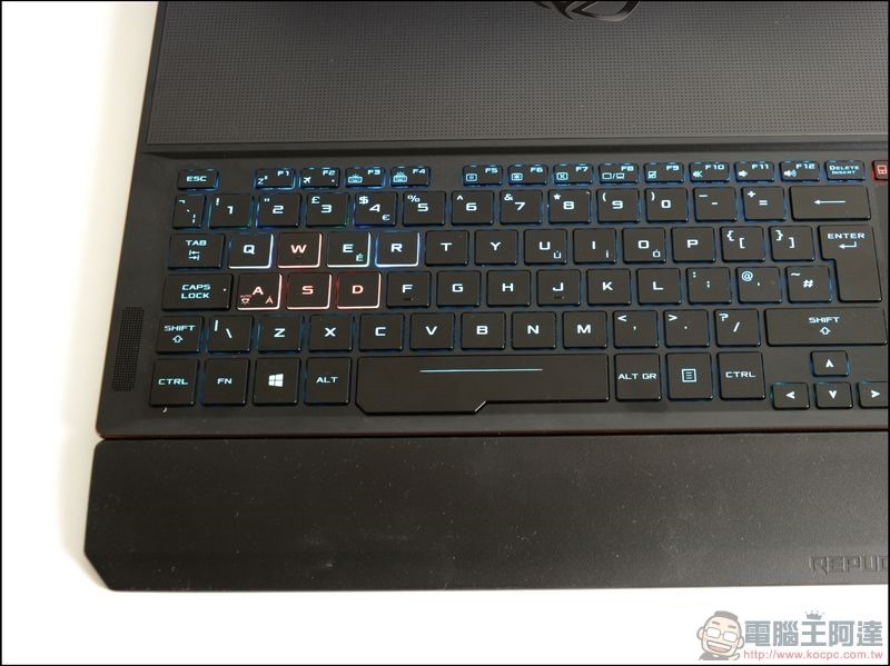 ROG Zephyrus GX501 開箱 -15 ROG Zephyrus GX501 開箱 -15
