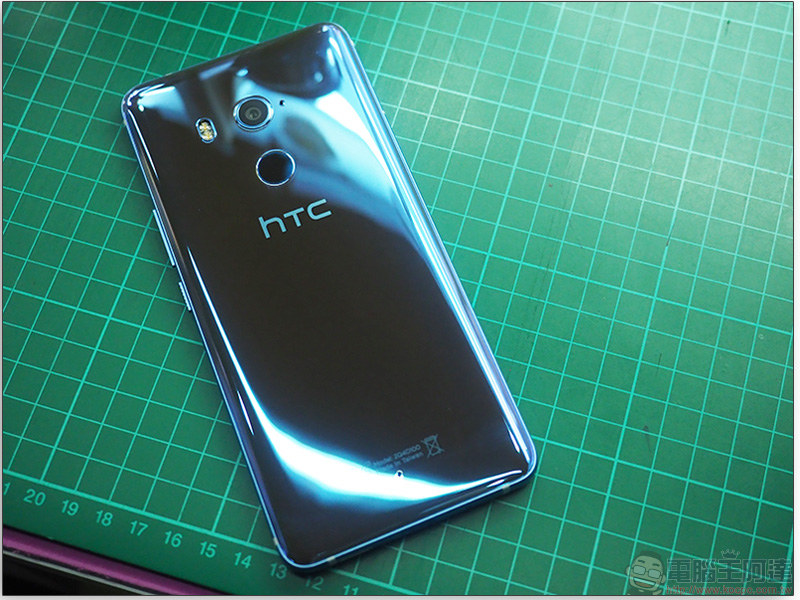 膜斯密碼 HTC U11+ imos近滿版 AG2BC 康寧玻璃保護貼 與機身包膜完整記錄 - 電腦王阿達