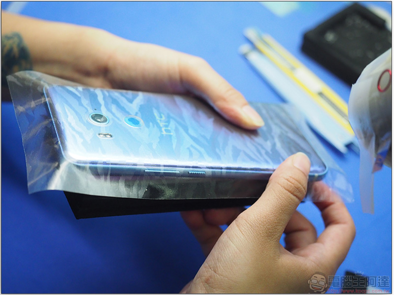 膜斯密碼 HTC U11+ imos近滿版 AG2BC 康寧玻璃保護貼 與機身包膜完整記錄 - 電腦王阿達 膜斯密碼 HTC U11+ imos近滿版 AG2BC 康寧玻璃保護貼 與機身包膜完整記錄 - 電腦王阿達
