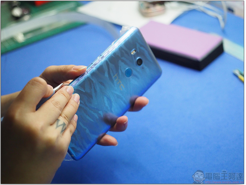 膜斯密碼 HTC U11+ imos近滿版 AG2BC 康寧玻璃保護貼 與機身包膜完整記錄 - 電腦王阿達 膜斯密碼 HTC U11+ imos近滿版 AG2BC 康寧玻璃保護貼 與機身包膜完整記錄 - 電腦王阿達