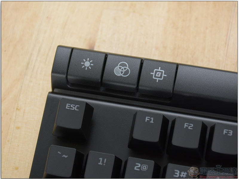 HyperX Alloy Elite機械式鍵盤 簡易開箱，遊戲與工作一鍵切換 - 電腦王阿達