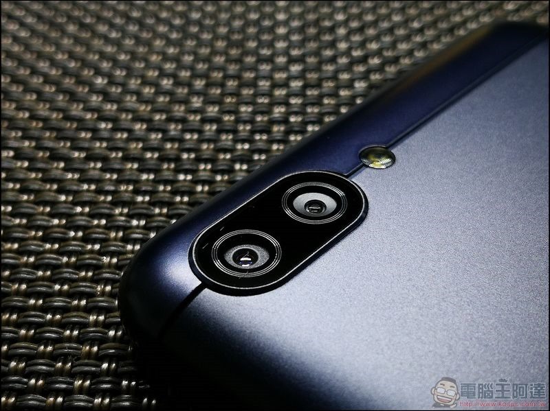 ASUS ZenFone Max Plus (M1) 開箱 -15 ASUS ZenFone Max Plus (M1) 開箱 -15