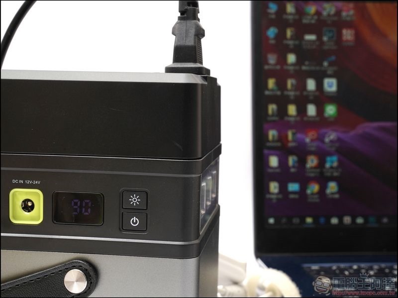 Kamera 行動儲能露營燈 SPU-50000 -19 Kamera 行動儲能露營燈 SPU-50000 -19
