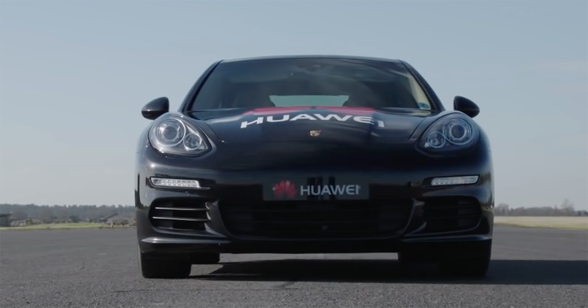 HUAWEI 測試以 Mate 10 Pro 的人工智慧驅動 Porsche Panamera ，還能辨識、閃躲障礙物 - 電腦王阿達