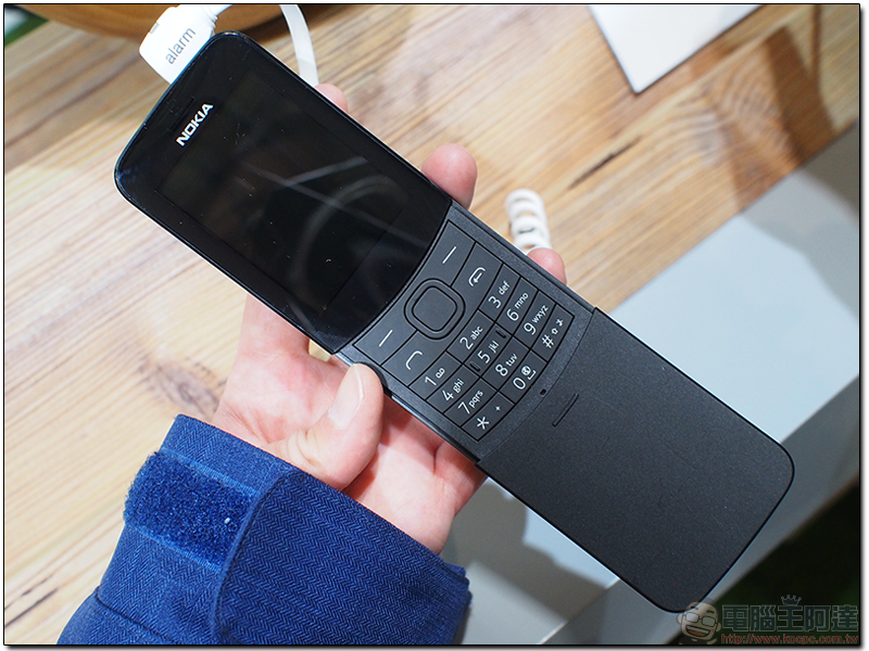 [ MWC 2018 ] Nokia 8110 4G 重返人間，強化版「香蕉機」簡單動手玩 - 電腦王阿達