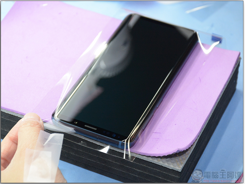 Samsung Galaxy S9+ 的呵護就交給 「 膜斯密碼 」全機包膜 + imos 螢幕保護貼 - 電腦王阿達 Samsung Galaxy S9+ 的呵護就交給 「 膜斯密碼 」全機包膜 + imos 螢幕保護貼 - 電腦王阿達