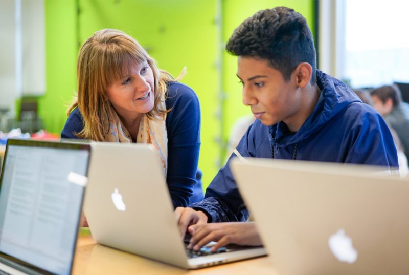 Chicago_teachers_use_Everyone_Can_Code_20171212-800x537.jpg Chicago teachers use Everyone Can Code 20171212 800x537