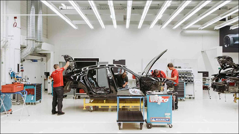 Porsche 釋出電動車 Porsche Mission E 實車組裝照，預計 2019 年正式推出 - 電腦王阿達