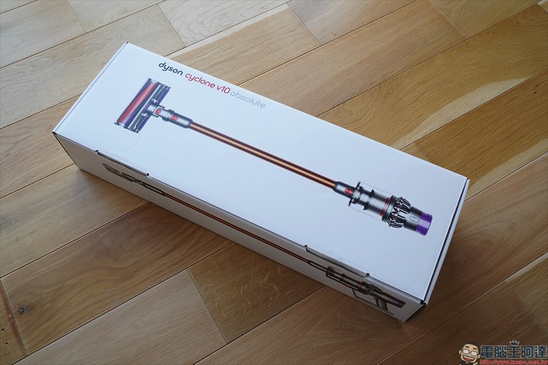 111.jpg Dyson Cyclone V10 開箱