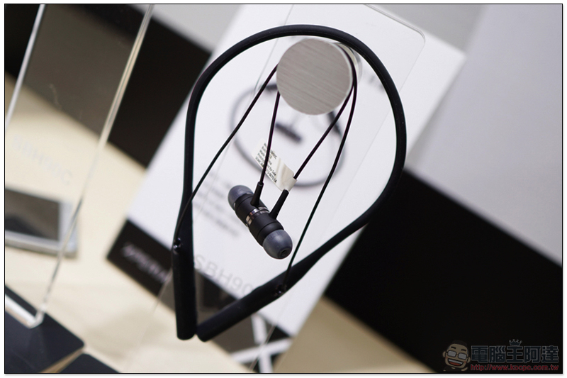 SONY Xperia Ear Duo 淬煉登台,開放式新聆聽體驗 5/18 正式開賣(快速開箱報告) - 電腦王阿達 SONY Xperia Ear Duo 淬煉登台,開放式新聆聽體驗 5/18 正式開賣(快速開箱報告) - 電腦王阿達