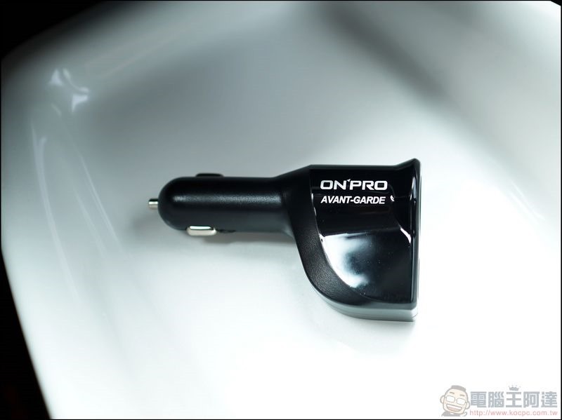 GT-NITRO 二合一車用急速充電器 開箱 - 09 GT-NITRO 二合一車用急速充電器 開箱 - 09