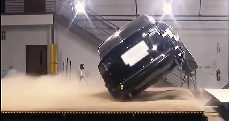 Tesla Model X 翻滾安全測試 Tesla Model X 翻滾安全測試